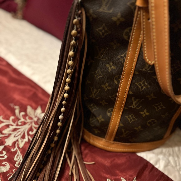 Louis Vuitton Vintage Boho Bags French tote dirty blonde w/side fringe. - Picture 4 of 4